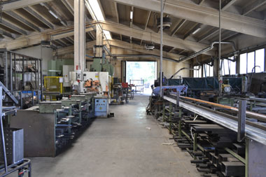 Tecnofer specializzata nella produzione di arredamenti industriali officina produzione